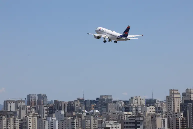 Petrobras reduz preço do querosene de aviação em 14,2%